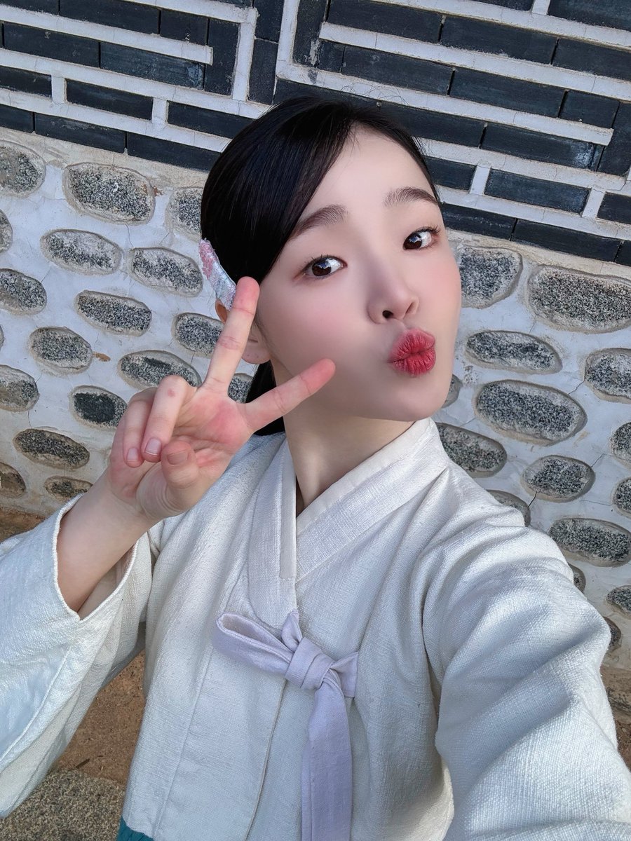 8_OHMYGIRL's tweet photo. [#OHMYAir] 잠시 후 9시 20분, 'tvN 정년이'에 #승희 가 출연합니다🖤 오늘도 사랑스러운 초록이와 함께해 주세요🥰

#오마이걸 #OHMYGIRL #OMG https://t.co/K4JV1vTPVo