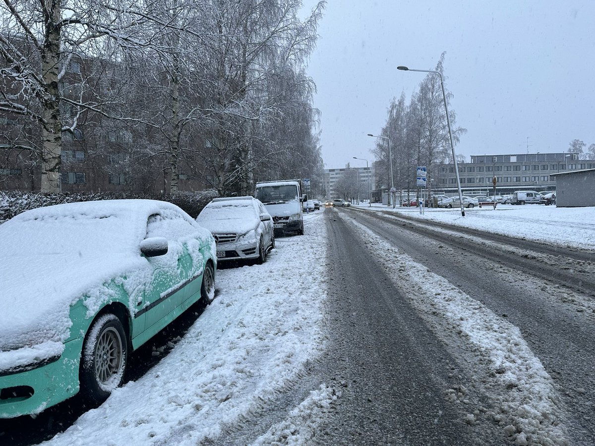 TiinaNaula's tweet photo. Lunta ja loskaa! ❄️☃️ #lumi #loska #Forssa https://t.co/2xZ6qTLYmt