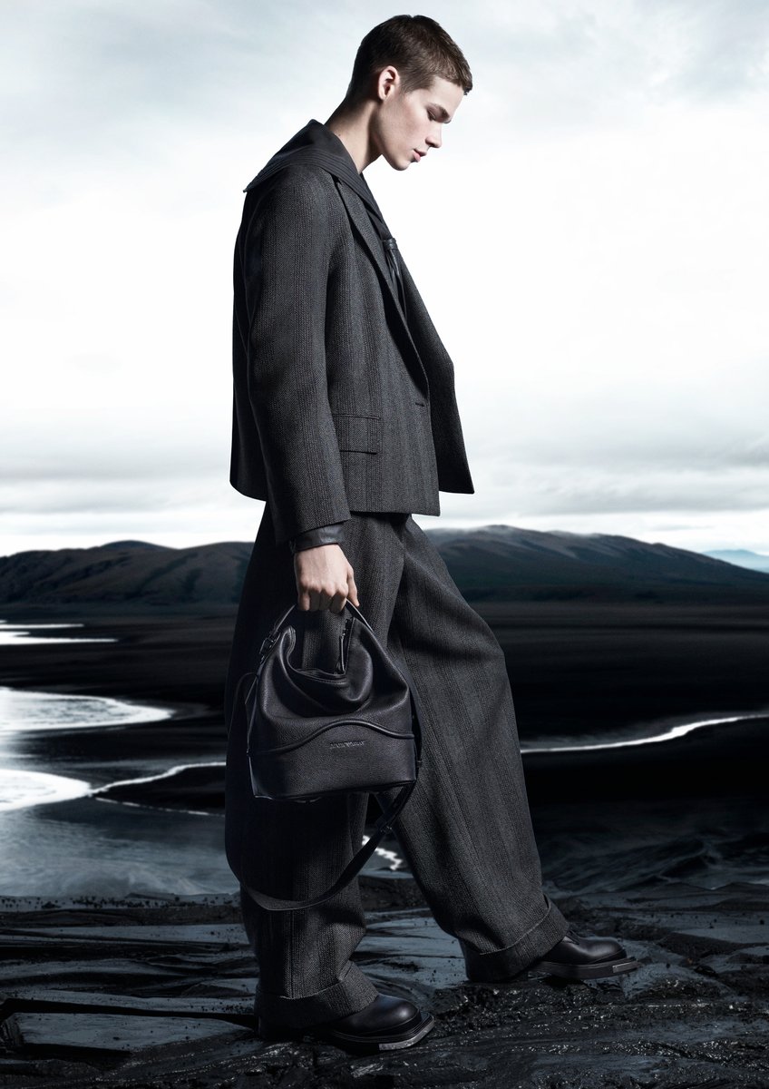 ARMANI_JAPAN's tweet photo. エンポリオ アルマーニ 2024秋冬コレクション

マスキュリンとフェミニンの境界線がない提案を完成させました
オフィシャルサイト https://t.co/o4dI1AVuph

#EmporioArmani #EAFW24
Photographer: #KarimSadli https://t.co/1Rsudd0P1Q