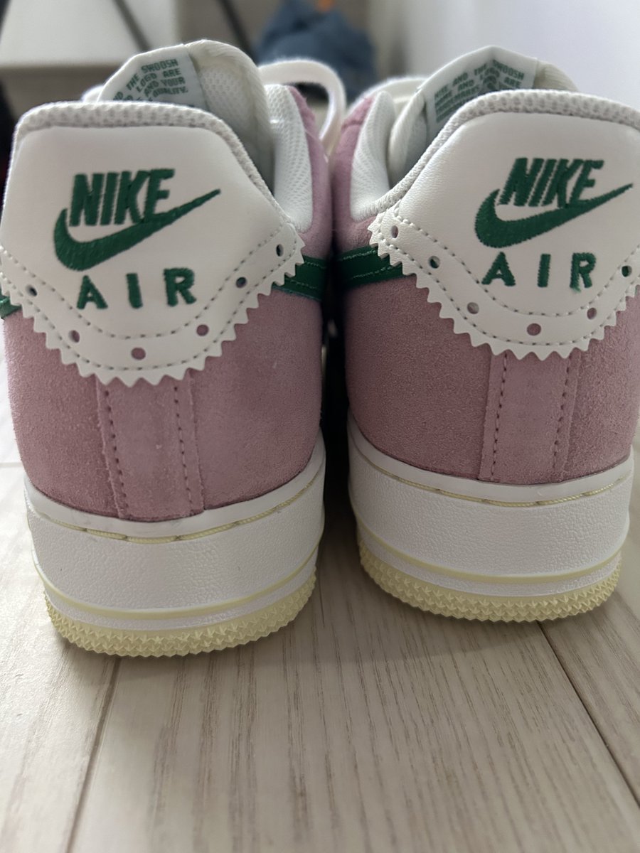 kuko_jin_1204's tweet photo. タルソクで履いてた👟
ソンミンス🫶🏻
JINって普段からNIKE履いてるからずっとエアフォース1足欲しいと思ってたらめちゃくちゃ可愛くて探しまくりやっとあたしのサイズ見つけポチッとな🥰
Dからソンムルしてもらった🎁
#BTSJIN
#runjin_ep9 https://t.co/5AiKcB69aA