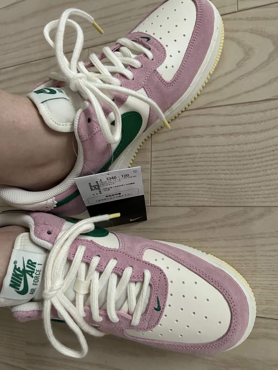 kuko_jin_1204's tweet photo. タルソクで履いてた👟
ソンミンス🫶🏻
JINって普段からNIKE履いてるからずっとエアフォース1足欲しいと思ってたらめちゃくちゃ可愛くて探しまくりやっとあたしのサイズ見つけポチッとな🥰
Dからソンムルしてもらった🎁
#BTSJIN
#runjin_ep9 https://t.co/5AiKcB69aA