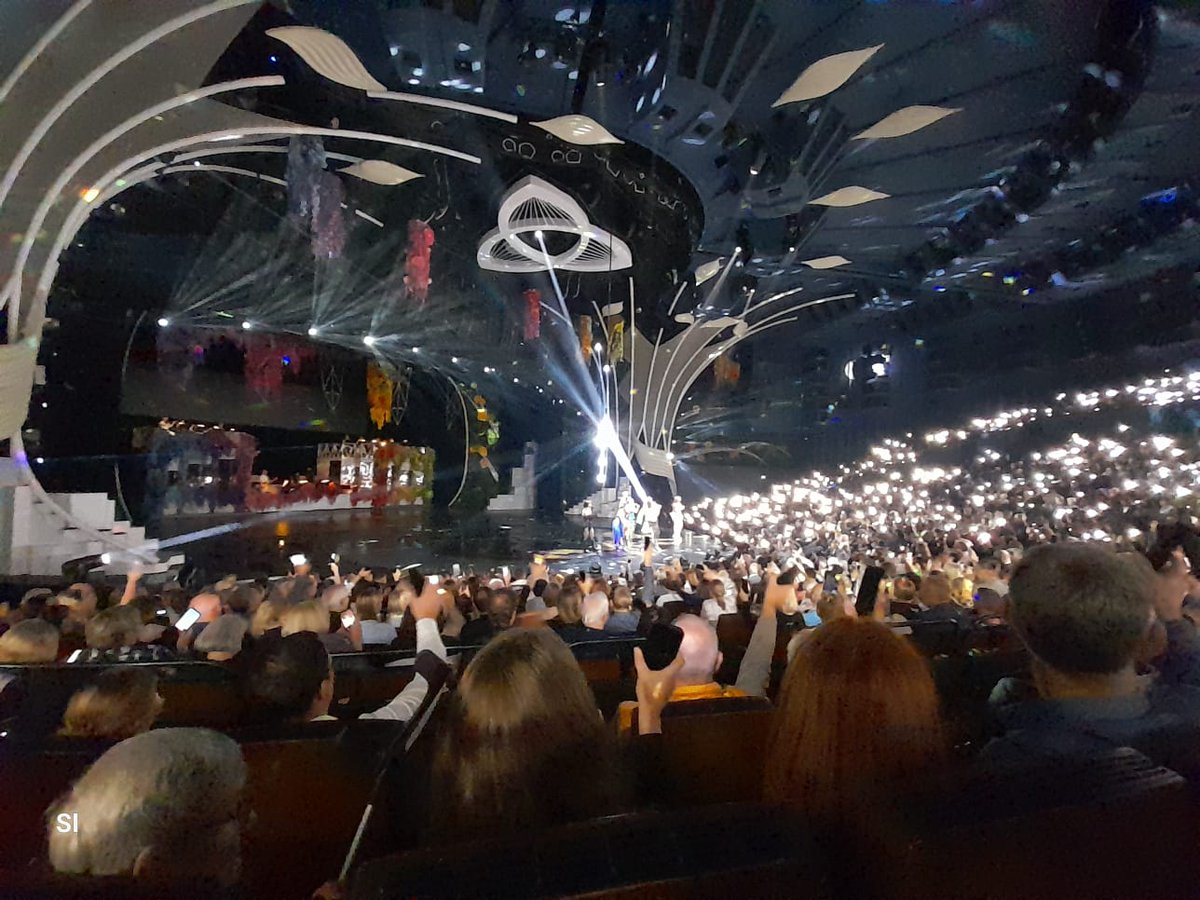 Fotomeissner's tweet photo. Zum zweiten Mal sah ich die Grand Show im Friedrichstadtpalast Berlin. Es war großartig. Falling in Love. Grand Show #Berlin #VIP #live #Show https://t.co/NZPfSjYhjm