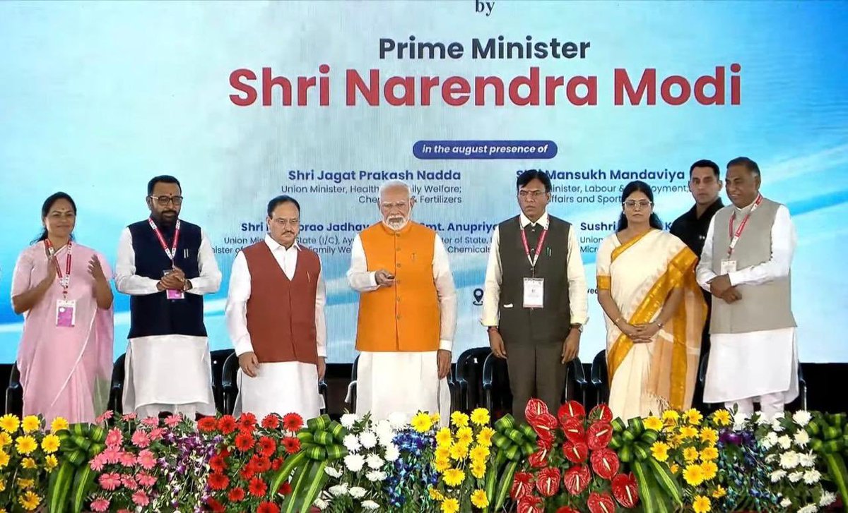 DD News (@ddnewslive) on Twitter photo On Dhanvantari Jayanti and the 9th #AyurvedaDay, PM <a href="/narendramodi/">Narendra Modi</a> launched, inaugurated, and laid the foundation stone of multiple health sector projects worth around ₹12,850 crore at the All-India Institute of Ayurveda (AIIA), New Delhi.
Watch the Discussion on Strong health On Dhanvantari Jayanti and the 9th #AyurvedaDay, PM <a href="/narendramodi/">Narendra Modi</a> launched, inaugurated, and laid the foundation stone of multiple health sector projects worth around ₹12,850 crore at the All-India Institute of Ayurveda (AIIA), New Delhi.
Watch the Discussion on Strong health