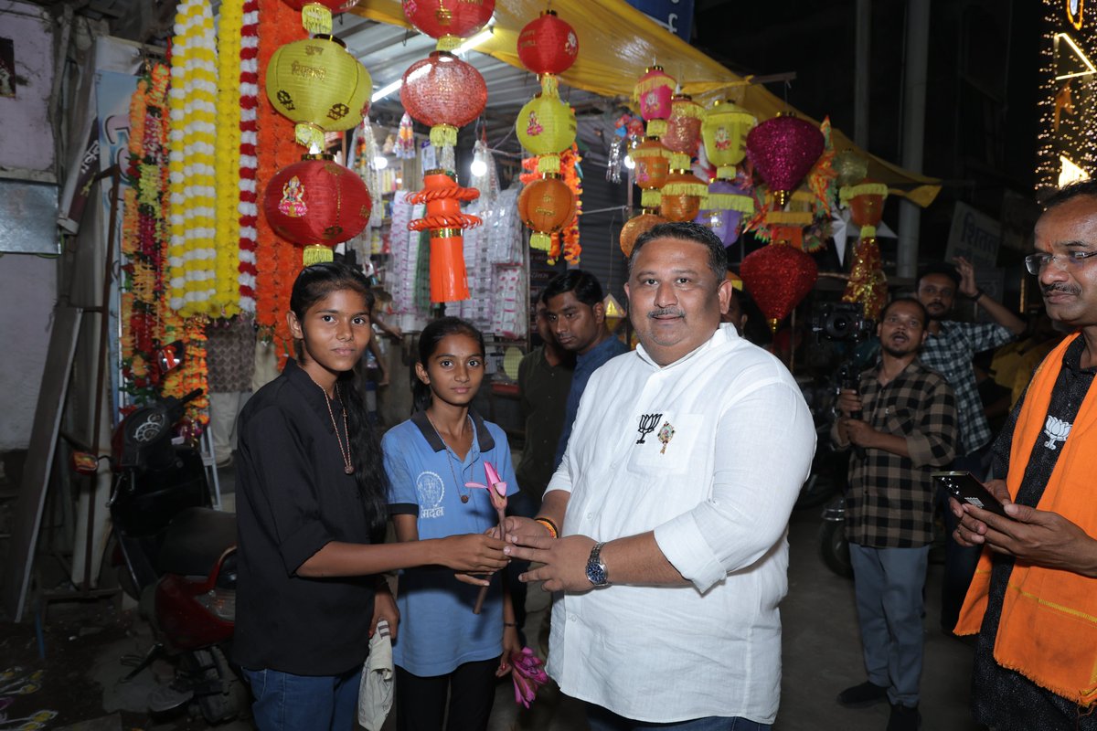 advakash's tweet photo. #Diwali #blessings #bhet #BJP4Maharashtra #khamgaon https://t.co/syUgKNKXQA