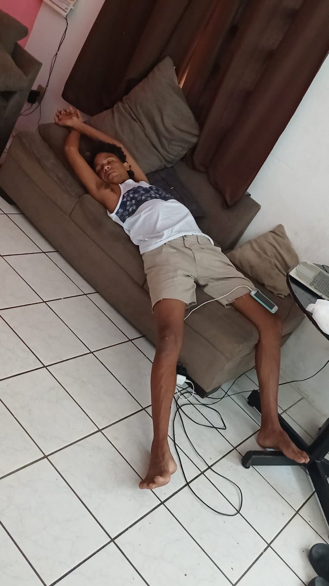 _eucinho's tweet photo. @rauwariu Sem ar, nao resistiu. https://t.co/qYxCGxk3uF