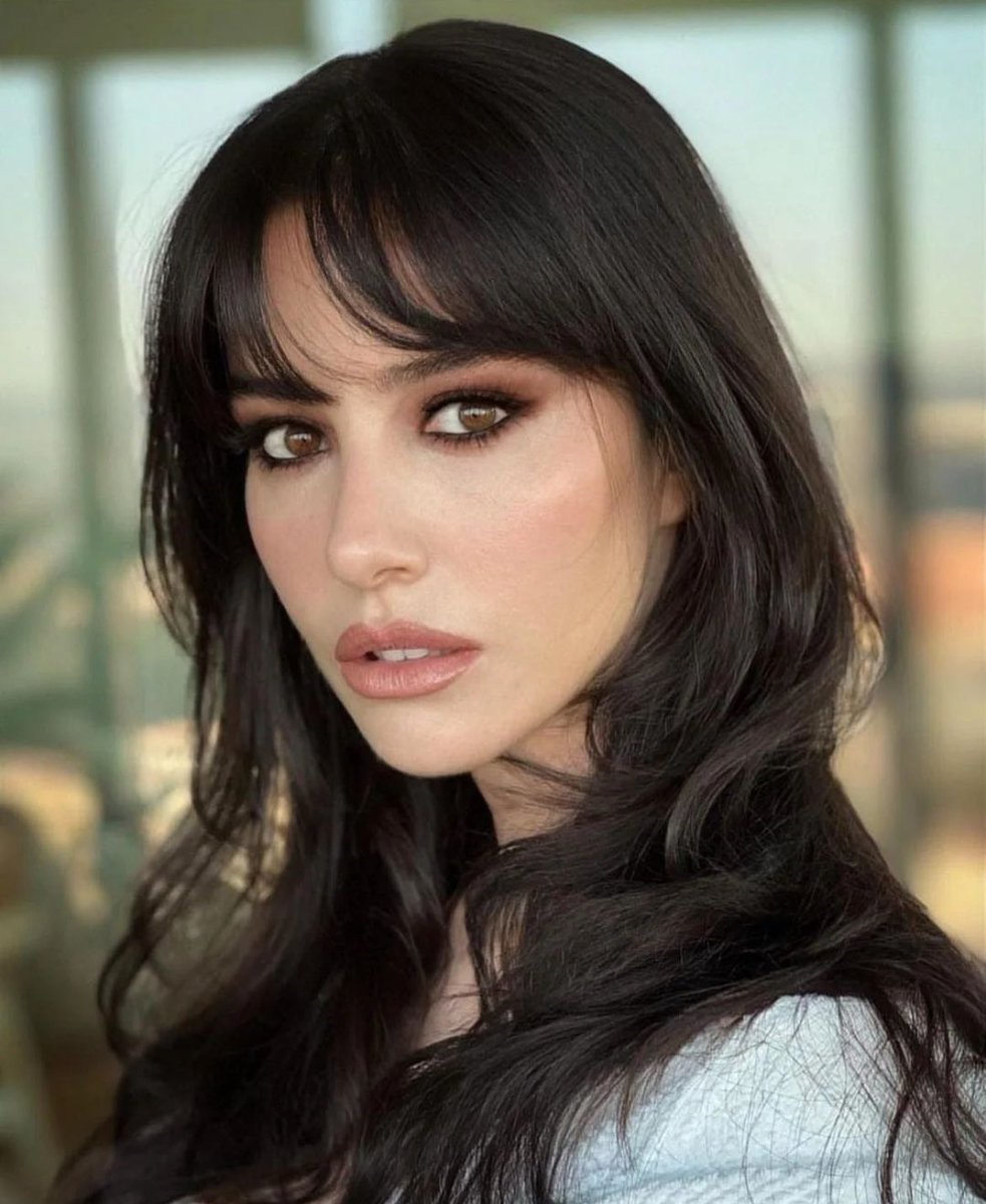 Buongiorno mondo 🌏 
Il trucco è diventare forti 
di cuore 
senza perdere la
tenerezza
#ÖzgeGürel 
….. aspettando te <a href="/ozgecangurel/">Özge Gürel</a>