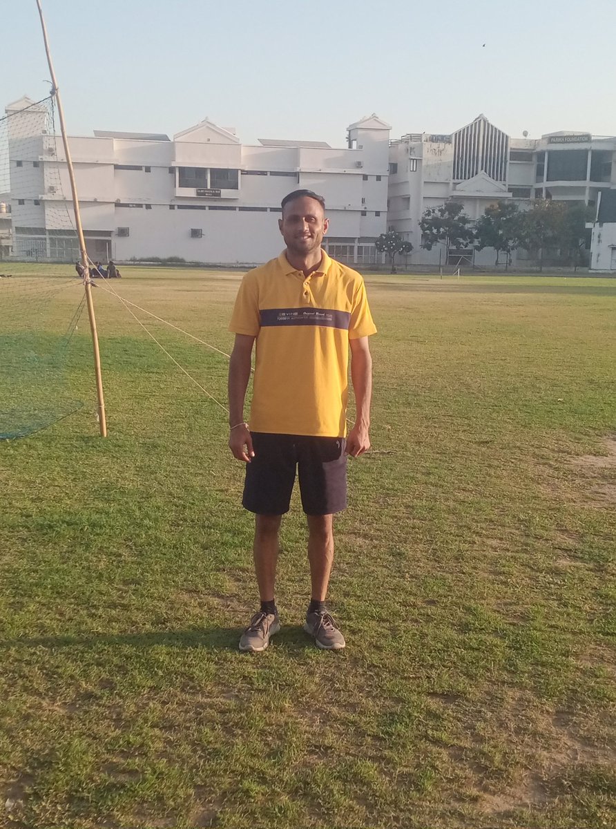 સફર કાલે પણ ચાલુ હતી ને સફર આજે પણ 
ચાલુ જ રહેશે માન્યું કે કેટલીય ઉમ્મીદો ટુટી છે પણ 
ખાખી તારી ખ્વાહિશ હજુય બાકી છે....📚👮🎯

#LRD #PSI #POLICE