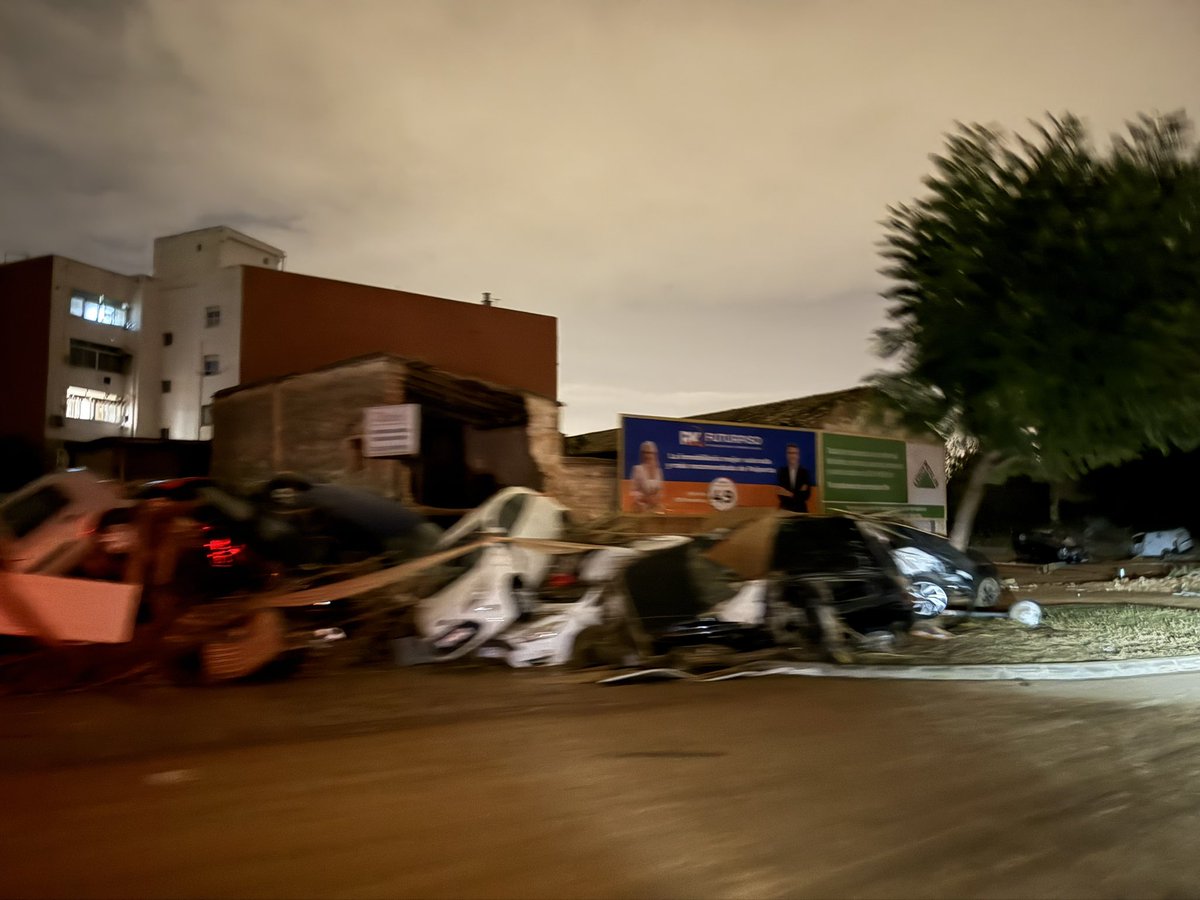 chefjoseandres's tweet photo. The destruction in Valencia towns like Paiporta and many others is crazy….@WCKitchen already delivering sandwiches, water and hot meals with the help of many amazing chefs from Valencia…..#ChefsForValencia hundreds of volunteers helping clean streets etc. emergency services of @UMEgob @guardiacivil doing Gods job…🫶🏻