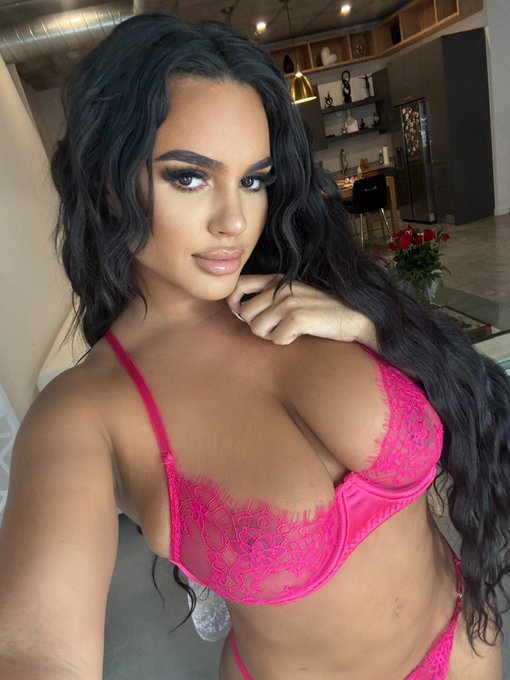 Pretty in pink ?

https://t.co/b4sba8h6pR https://t.co/I5hhMWJi8L