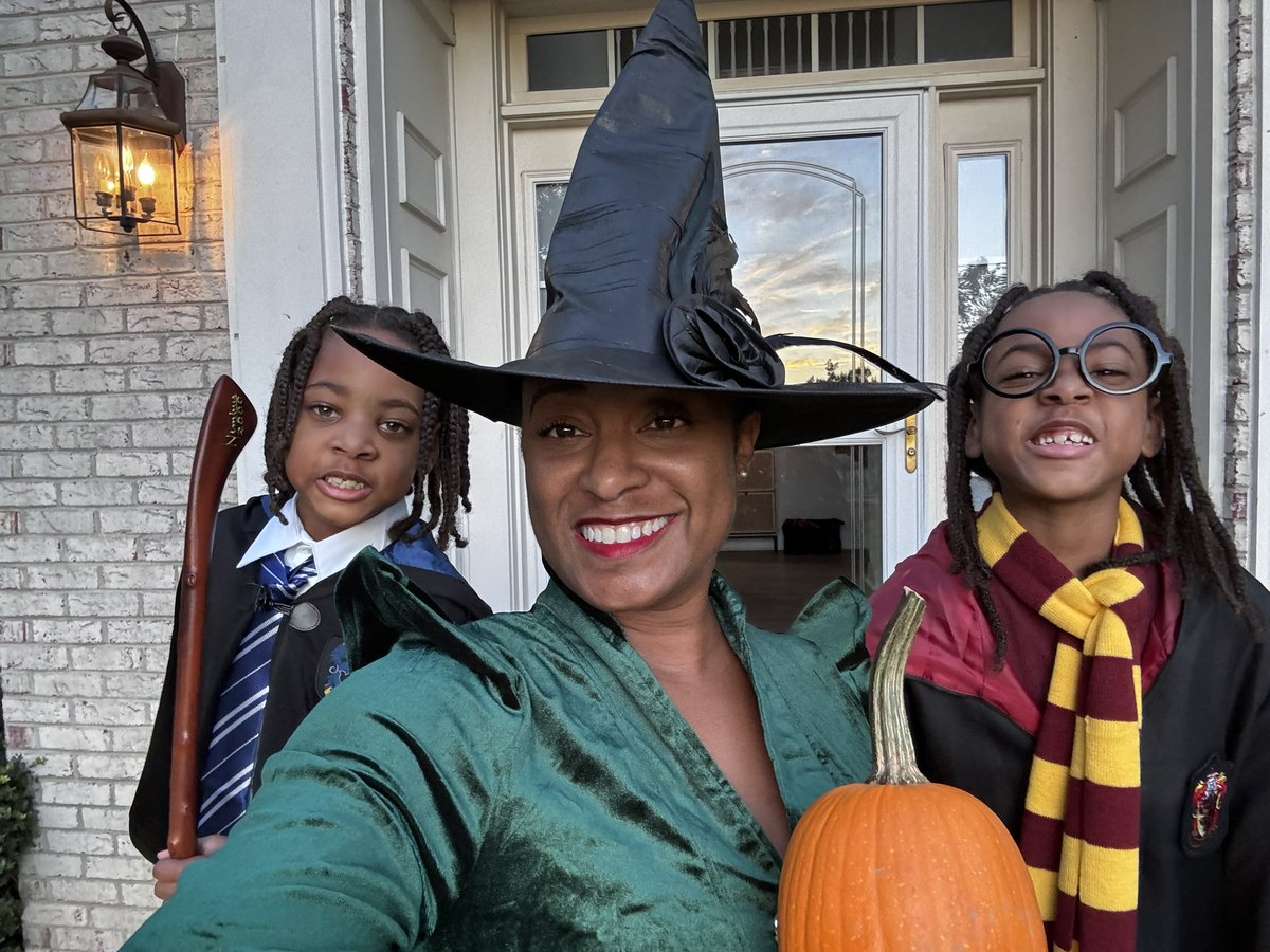 JCarrollFoy's tweet image. Channeling our inner wizards and witches this Halloween! 

We’re only FIVE days out from Election Day. Let’s make some✨magic✨happen here in Virginia. Do you have a plan to vote?🗳️

Help us #GetOutTheVote!

mobilize.us/dpva/