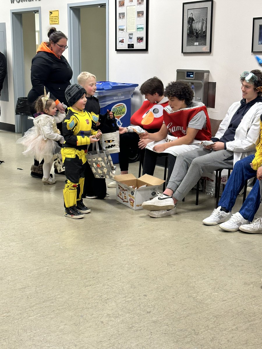 NorManBlizzJrA's tweet image. Thank you to everyone who stopped by the rink to see us tonight! We had a blast seeing everyone in their costumes. 

Have a safe and happy Halloween from your NorMan Blizzard! 

#NorManBlizzard #ThePas #RMofKelsey #Opaskwayak #mjhlinthecommunity