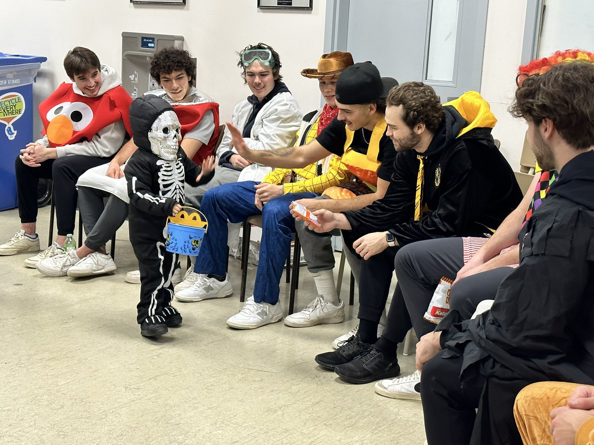 NorManBlizzJrA's tweet image. Thank you to everyone who stopped by the rink to see us tonight! We had a blast seeing everyone in their costumes. 

Have a safe and happy Halloween from your NorMan Blizzard! 

#NorManBlizzard #ThePas #RMofKelsey #Opaskwayak #mjhlinthecommunity