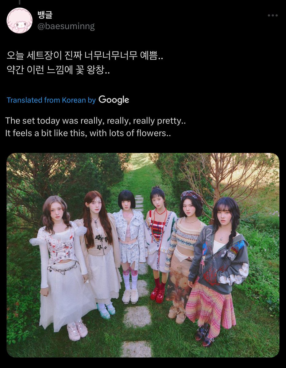 iconicstayc's tweet photo. according to op at stayc’s first music bank performance, all the members had bangs and wore the white “fantasy” version outfits 🤍

the set was also really pretty and decorated with alot of flowers 💐💐 https://t.co/PGrbtEpbNW