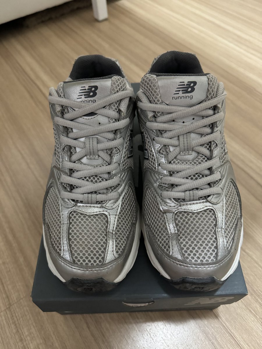PaeSorasart's tweet photo. ปล่อยต่อรองเท้า New balance MR530LG สินค้าแท้จากช็อปไทย ขนาด 38 สภาพ 95% ราคา 2,000.- บาท สนใจทักมาสอบถามได้นะคะ กทม.นัดรับได้ค่ะ #newbalance #Newbalancethailand #รองเท้ามือสอง #รองเท้ามือสองของแท้ https://t.co/l6rc6mFvis