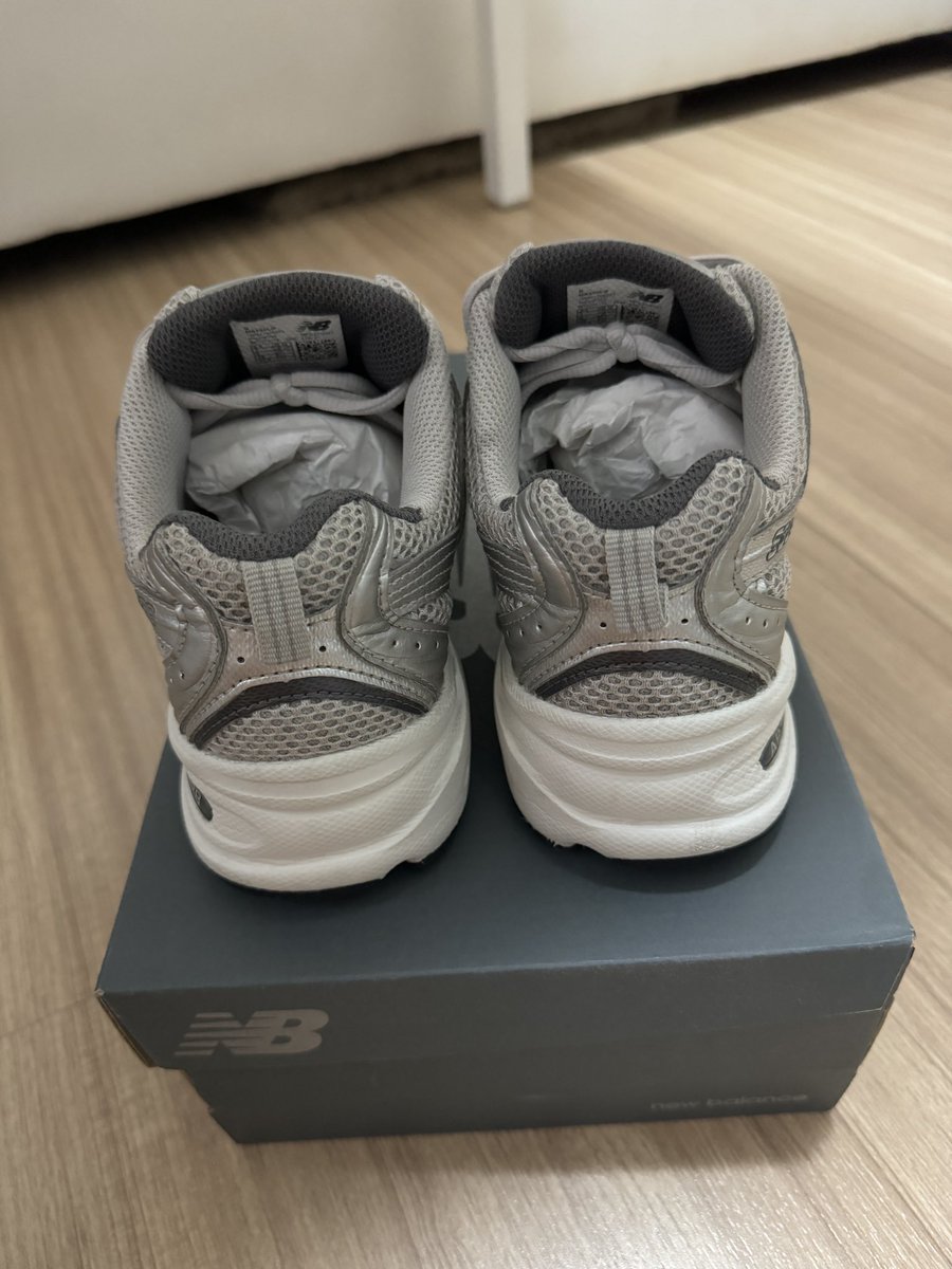 PaeSorasart's tweet photo. ปล่อยต่อรองเท้า New balance MR530LG สินค้าแท้จากช็อปไทย ขนาด 38 สภาพ 95% ราคา 2,000.- บาท สนใจทักมาสอบถามได้นะคะ กทม.นัดรับได้ค่ะ #newbalance #Newbalancethailand #รองเท้ามือสอง #รองเท้ามือสองของแท้ https://t.co/l6rc6mFvis
