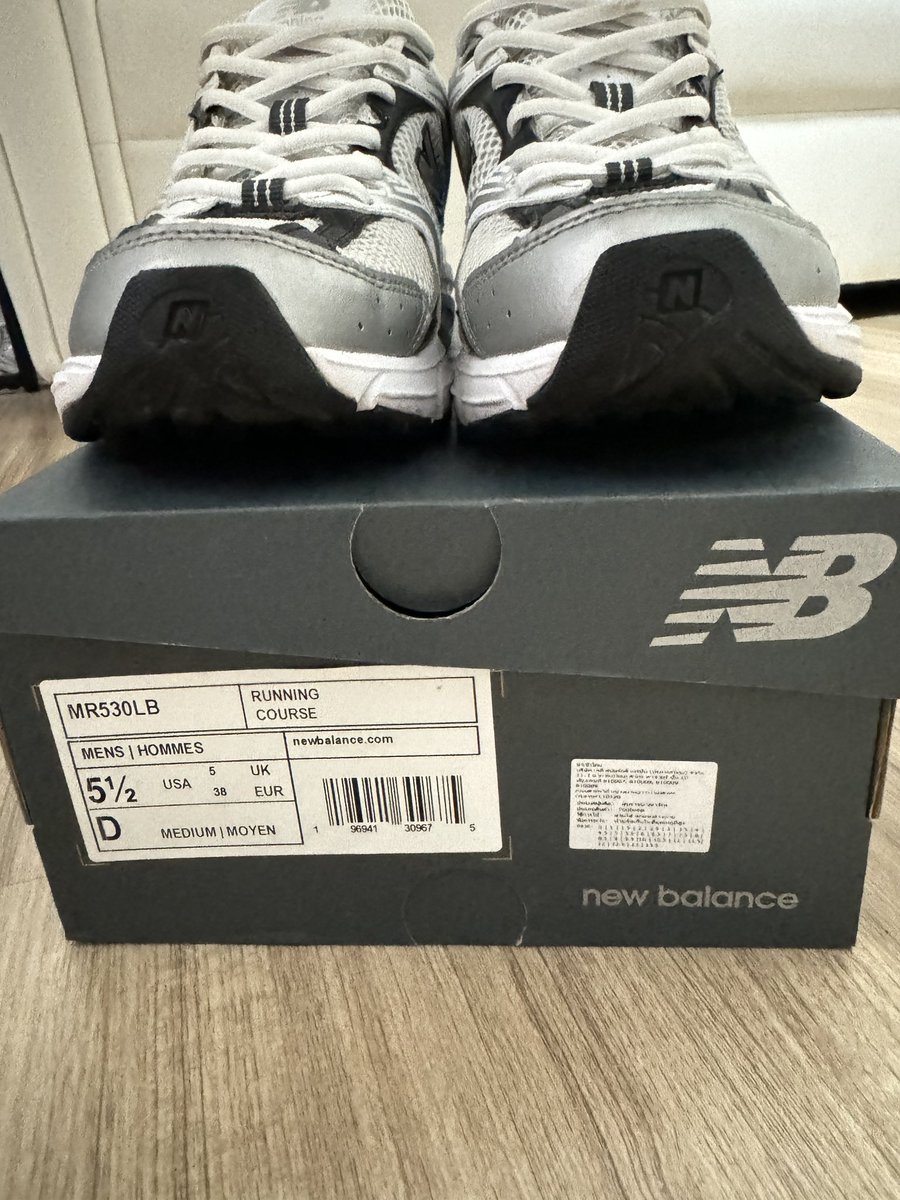 PaeSorasart's tweet photo. ปล่อยต่อรองเท้า New balance MR530LB สินค้าแท้จากช็อปไทย ขนาด 38 สภาพ 95% ราคา 2,000.- บาท สนใจทักมาสอบถามได้นะคะ กทม.นัดรับได้ค่ะ #newbalance #Newbalancethailand #รองเท้ามือสอง #รองเท้ามือสองของแท้ https://t.co/aosPdZN4RE