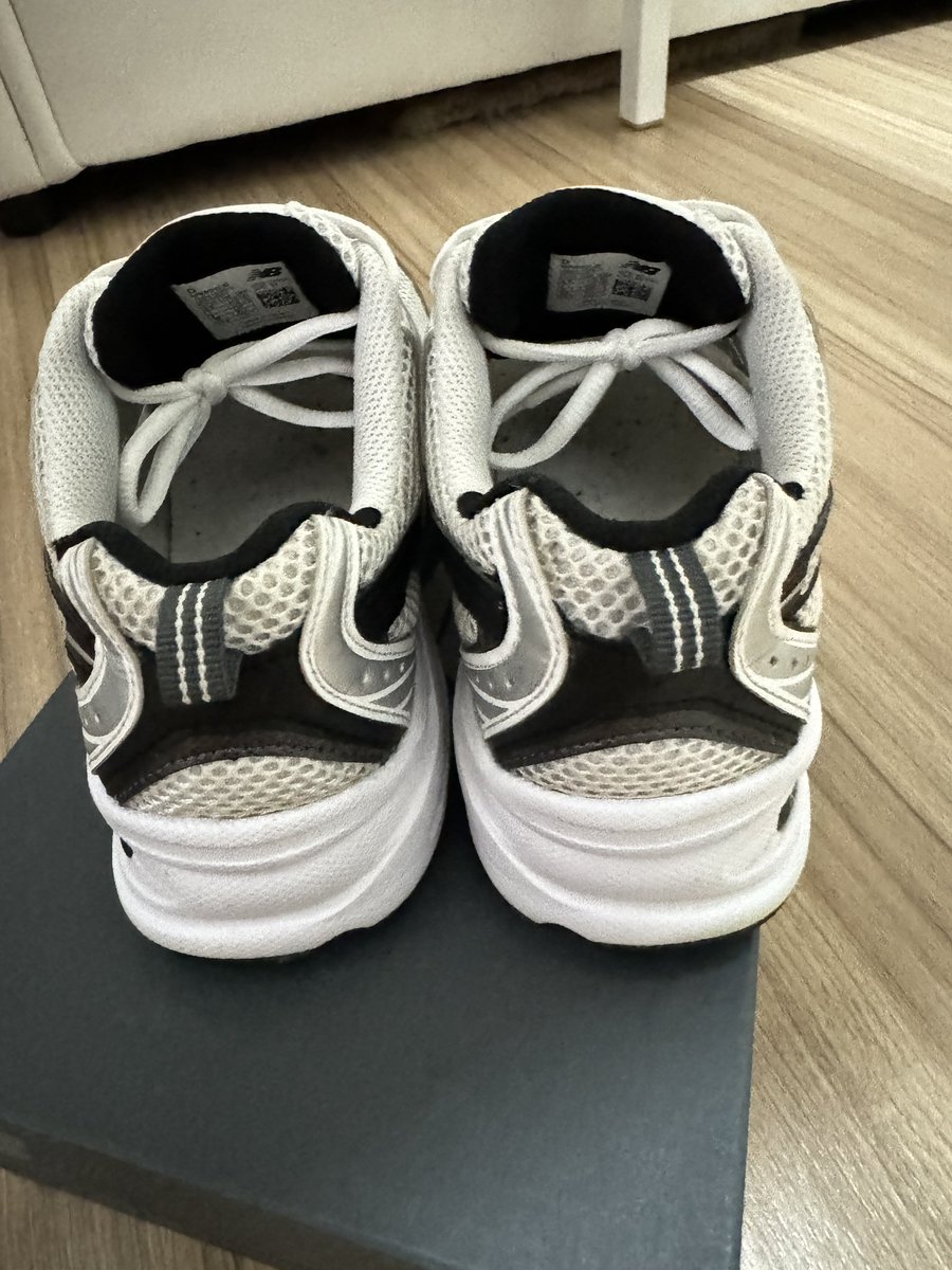 PaeSorasart's tweet photo. ปล่อยต่อรองเท้า New balance MR530LB สินค้าแท้จากช็อปไทย ขนาด 38 สภาพ 95% ราคา 2,000.- บาท สนใจทักมาสอบถามได้นะคะ กทม.นัดรับได้ค่ะ #newbalance #Newbalancethailand #รองเท้ามือสอง #รองเท้ามือสองของแท้ https://t.co/aosPdZN4RE