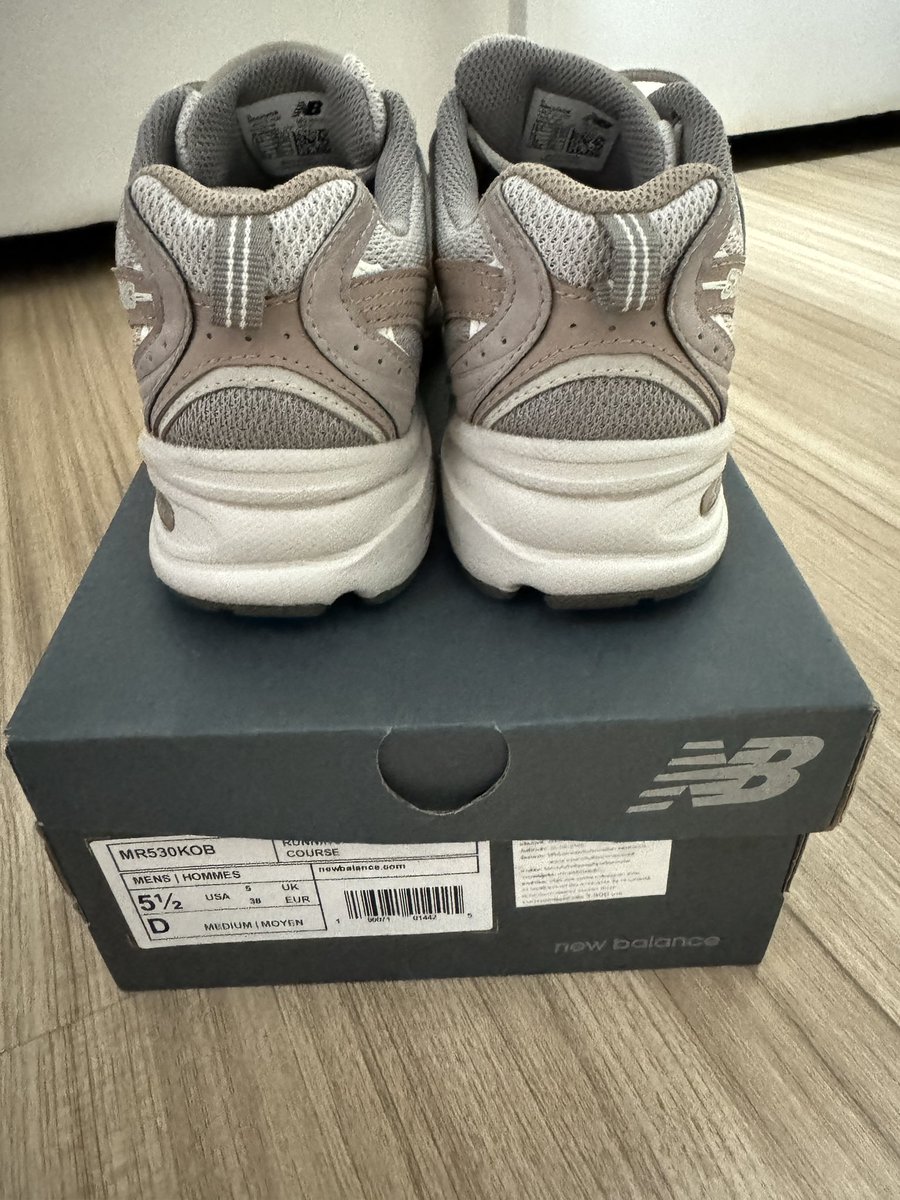 PaeSorasart's tweet photo. ปล่อยต่อรองเท้า New balance MR530KOB สินค้าแท้จากช็อปไทย ขนาด 38 สภาพ 95% ราคา 2,000.- บาท สนใจทักมาสอบถามได้นะคะ กทม.นัดรับได้ค่ะ #newbalance #Newbalancethailand #รองเท้ามือสอง #รองเท้ามือสองของแท้ https://t.co/fPhXQzUmHS