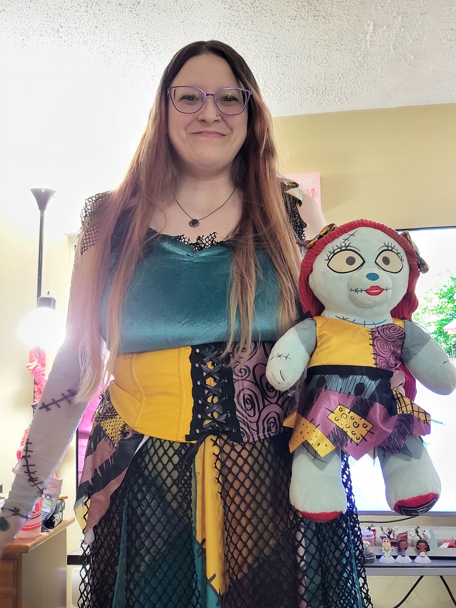 PrincessPunsie's tweet photo. Happy Halloween!!!.hope everyone was safe and had fun!

I finally got to match one of my build a bears! 🥰 https://t.co/n62abLvxbI
