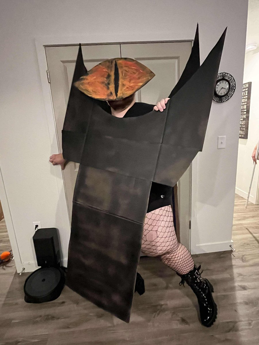 I hate gay halloween. What do you mean you're sexy Eye of Sauron.
