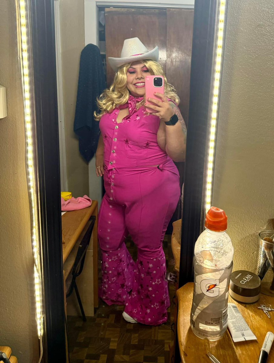AngeeVibes's tweet photo. HIII BARBIE!!!! #halloween2024 #halloweencostume https://t.co/DPIuiXnJTA