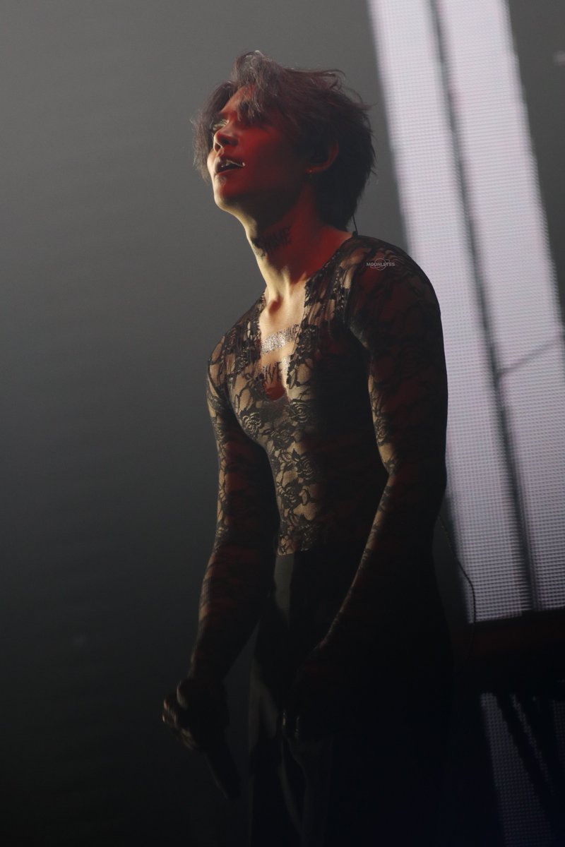 can't stop looking at her t- t- t- t- FACE