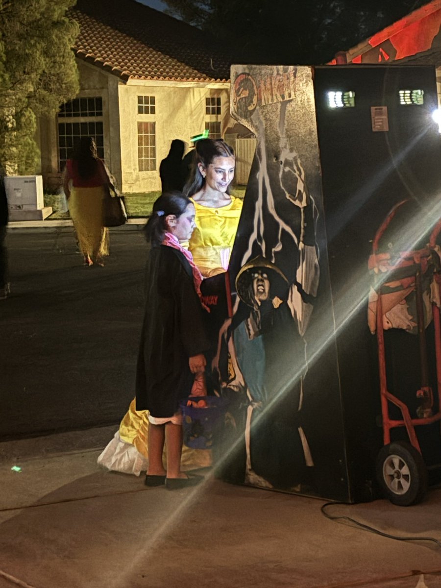 I put my MK2 on the sidewalk for Halloween night!  It was a hit. <a href="/StringerFilms/">StringerFILMS</a> <a href="/ralph_retro/">RetroRalph</a> <a href="/ScarletSprites/">Scarlet Sprites</a> <a href="/noggsniggles/">Lord Donkeyballs</a> <a href="/gumby510/">Garagecade</a> @Khatru311