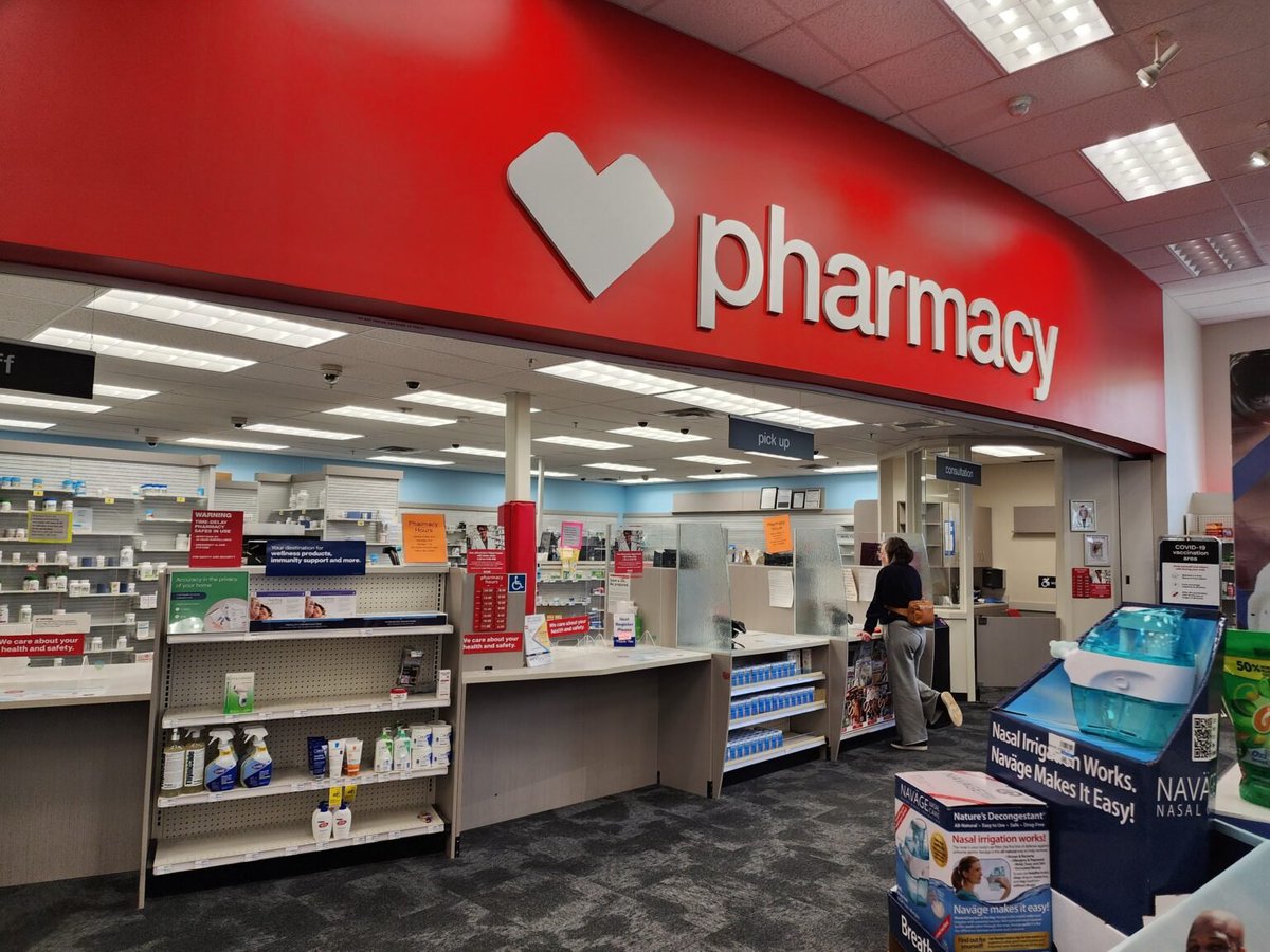 BehindBIONICLE's tweet photo. In the late 90s and early 2000s, LEGO had a strategy to expand their market base by selling their products to "high-traffic stores" or "everyday outlets" such as pharmacies, gas stations, and grocery stores.

MoD: https://t.co/RTyaLpvZrC

Brick by Brick: https://t.co/A7aOVIu3An https://t.co/acqWlJfK90