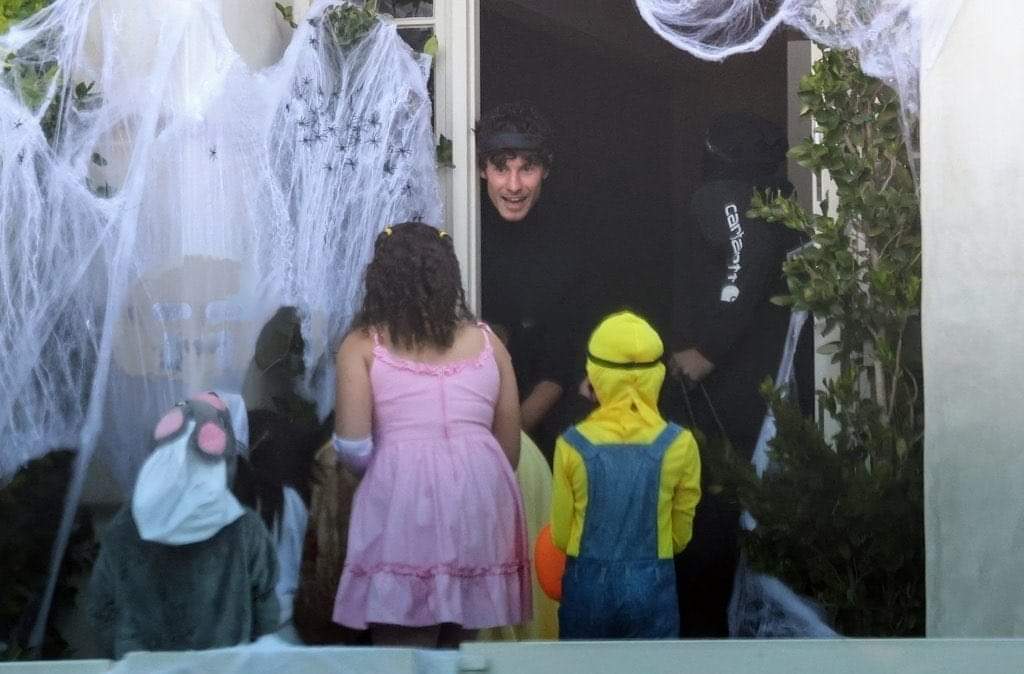 ShawnMediaMX's tweet photo. 📸| Shawn disfrazado de ninja 🥷🏻 hoy para Halloween. 🎃 https://t.co/8jflsixmGf