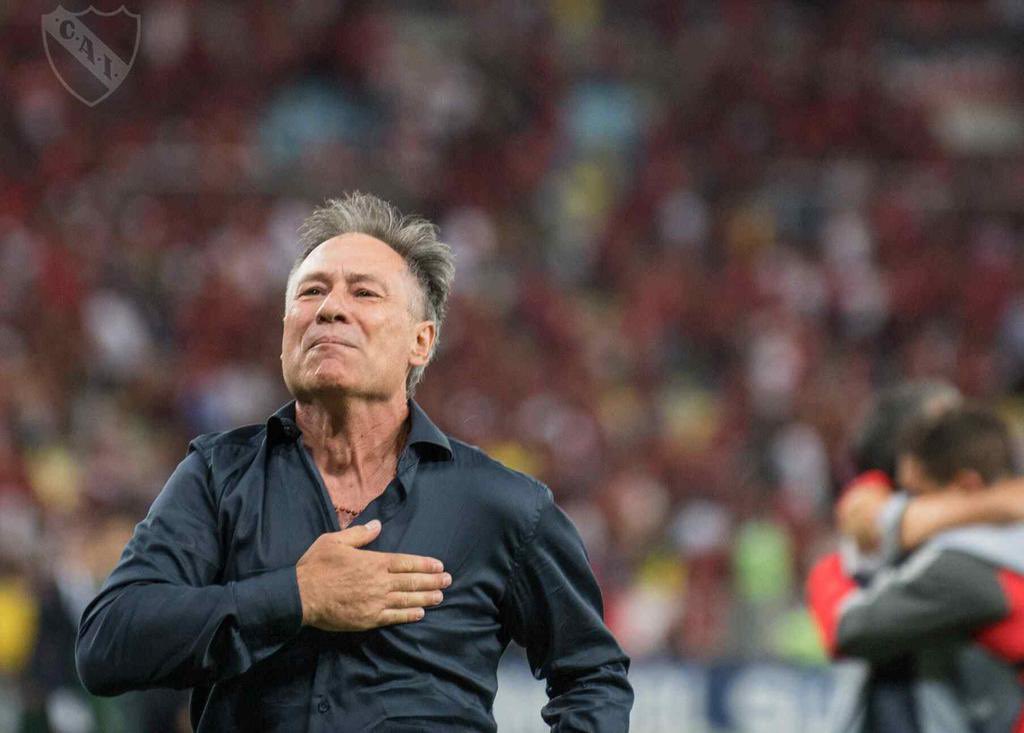 santiagomattano's tweet photo. Para algunos “DIRIGENTES” es más facil poner su ego por encima del club. Hay ratas que están matando a Independiente hace 25 años y algunos hinchas se dan el lujo de comprar la mentira que Holan destruyó a Independiente. Por favor, que gente estupida. https://t.co/ybyh2FxCqL