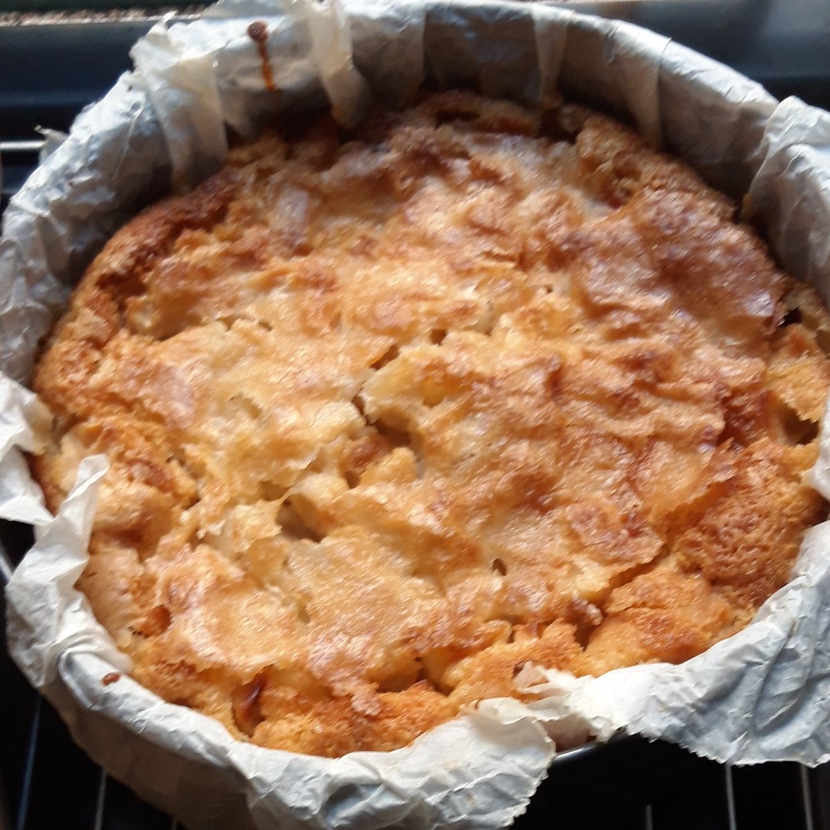 KungFu32052239's tweet photo. @credulouscynic @kathcor3 I'm from Spain and nobody believes that an AMERICAN cookbook helped me improve my lentils with chorizo. I'v converted spaniards to the wonders of fresh carrot cake. Mom's favourite cake is their french apple. Good recepies that work so I don't have to waste ingredients. ATK 4tW https://t.co/rR9dHXLGqP