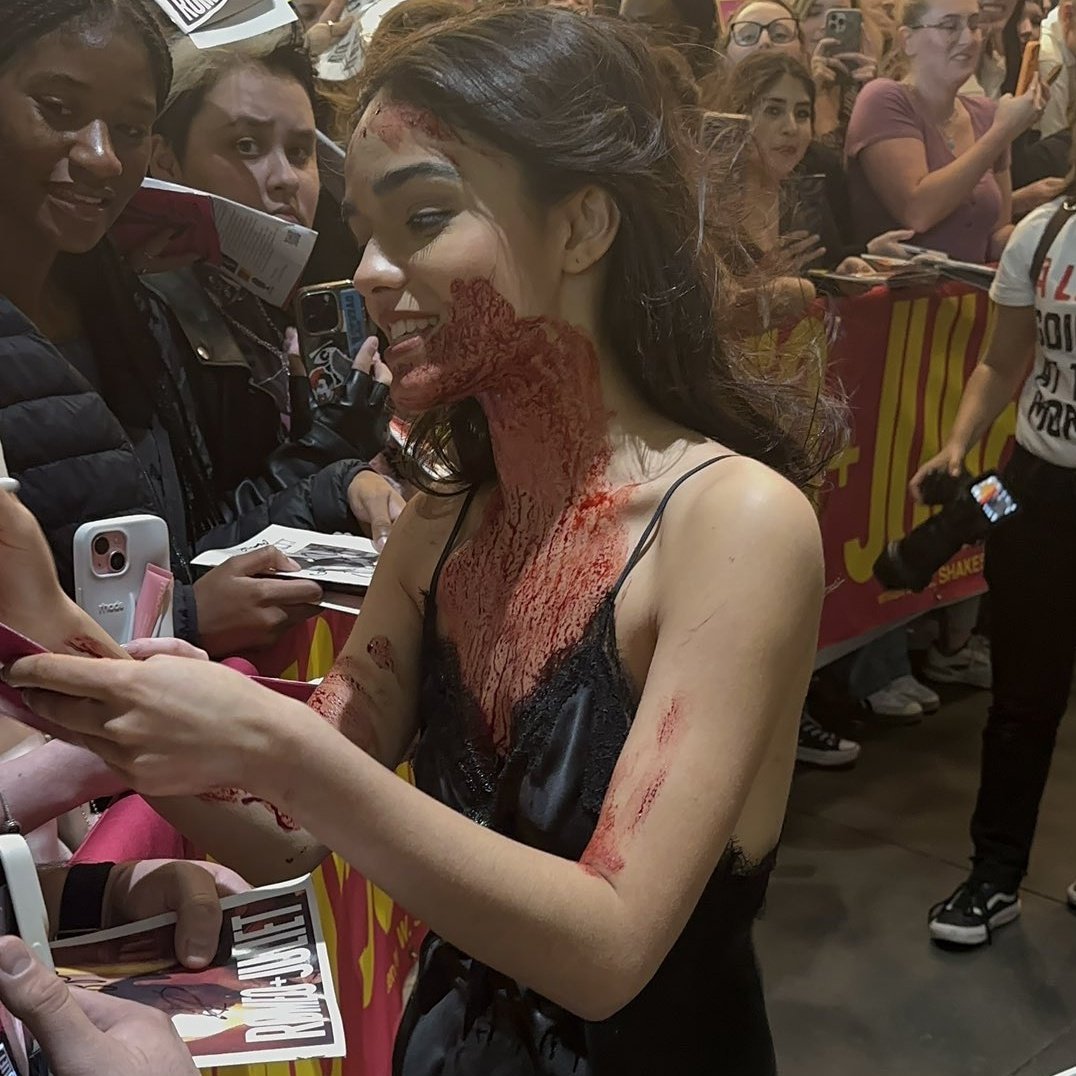 westsidesorry's tweet photo. rachel zegler dressed as bloody nicole scherzinger at sunset blvd stagedoor https://t.co/FzFbK8W01k