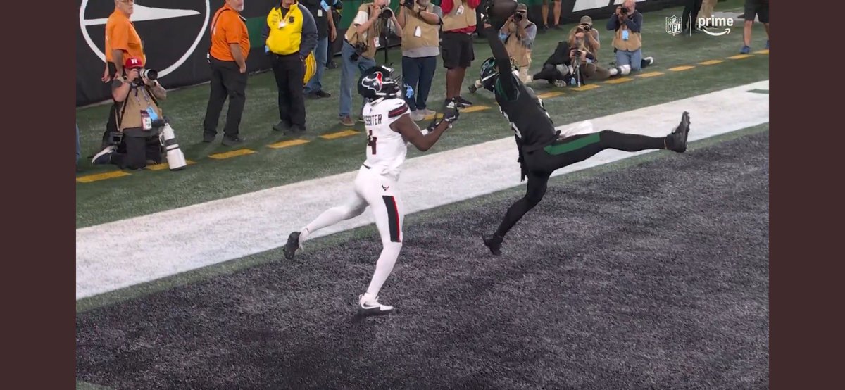 PhillyProducer's tweet photo. Man looking like the Jordan logo

@nyjets https://t.co/bBuygU5ESF