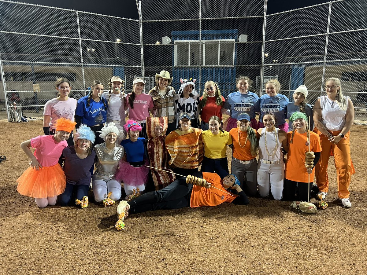 Belles_Softball's tweet photo. That’s a wrap for the Fall 2024 Belles!! Ending the season with a fun twist to our last team scrimmage dressing up for Halloween! 🎃 👻
#BellesYeah #HappyHalloween https://t.co/OnSeAKlyTY