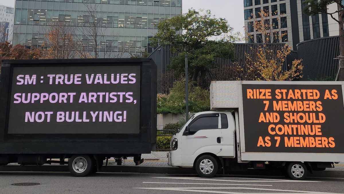 riizehq's tweet photo. More pics of the trucks today at SM ☺️☺️

@RIIZE_EUROPE @oreohairtaesan 🫂
BRING SEUNGHAN BACK TO RII7E
@SMTOWNGLOBAL @RCARecords
#SMSupportsBullying
#AlwaysRII7E https://t.co/opi7slmQqK