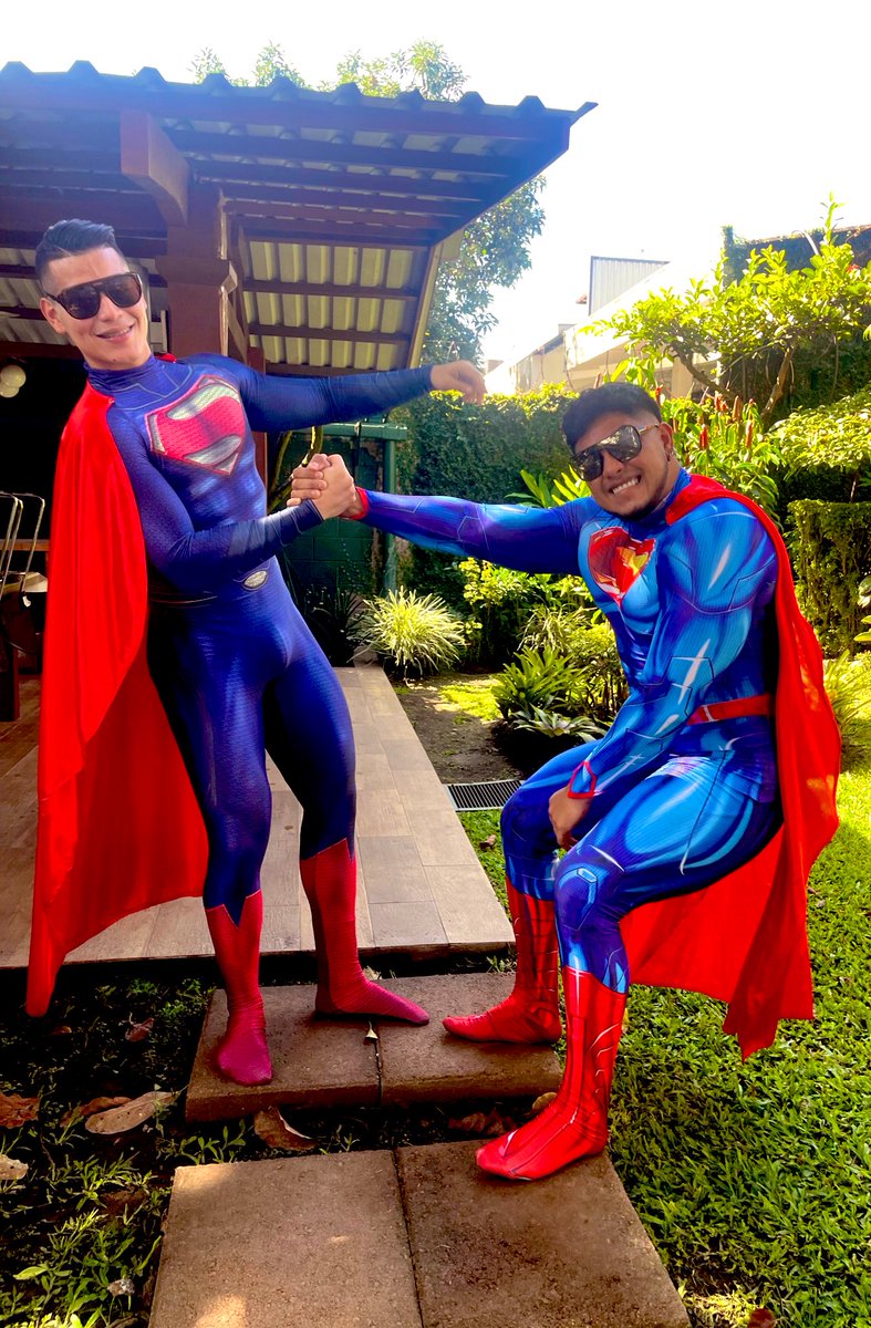 GeerHNDz's tweet photo. Los gays en Halloween: https://t.co/HW3LILVE3W