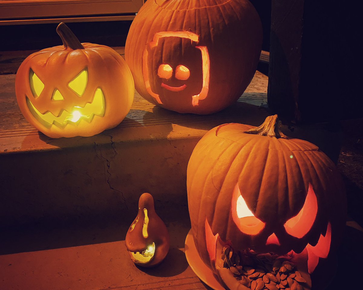 matt_sheldrake's tweet photo. Fifty kids tonight in Riverbend #yyc #yyckidcount #HappyHalloween https://t.co/utcSdImLd9