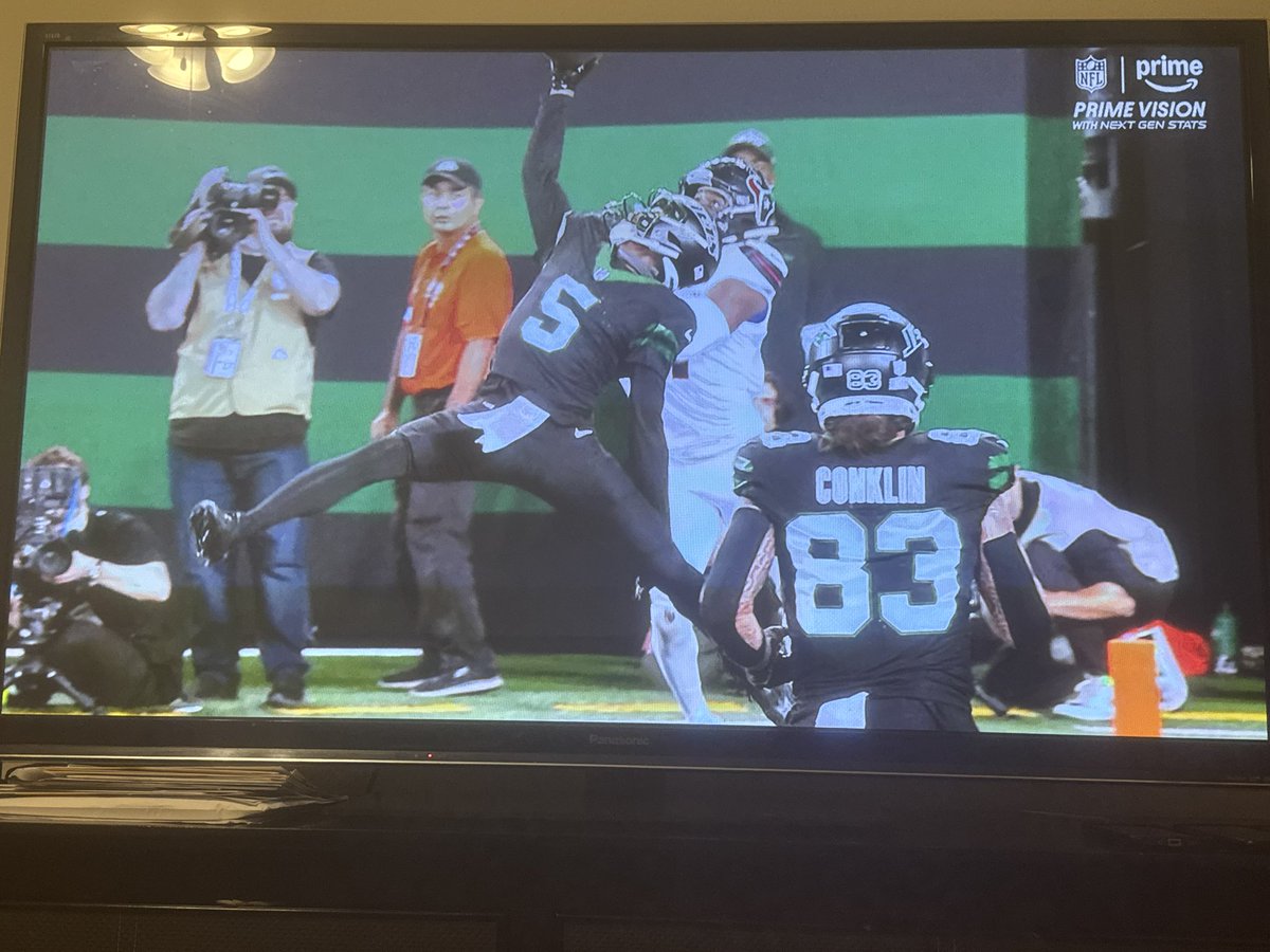 Swaggeright33's tweet photo. This man need his Jordan endorsement for this catch!! https://t.co/UxlKjBg9zZ