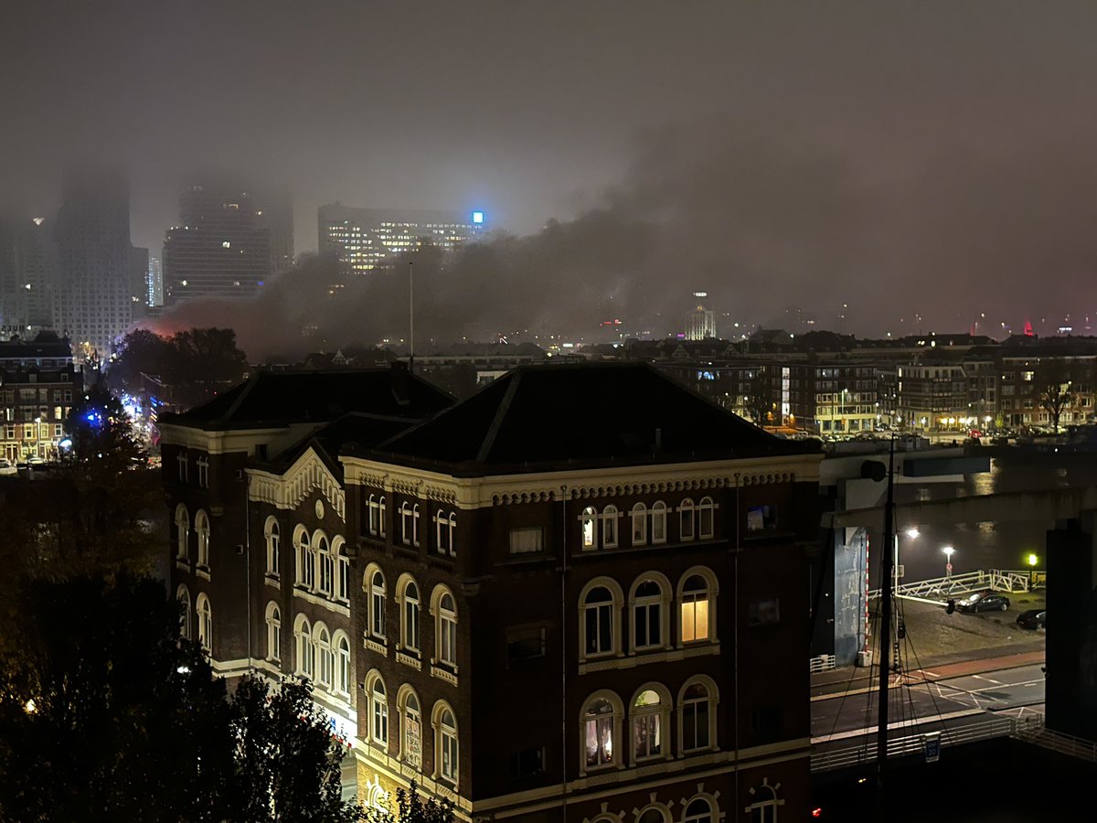 Zeer grote brand in Rotterdam