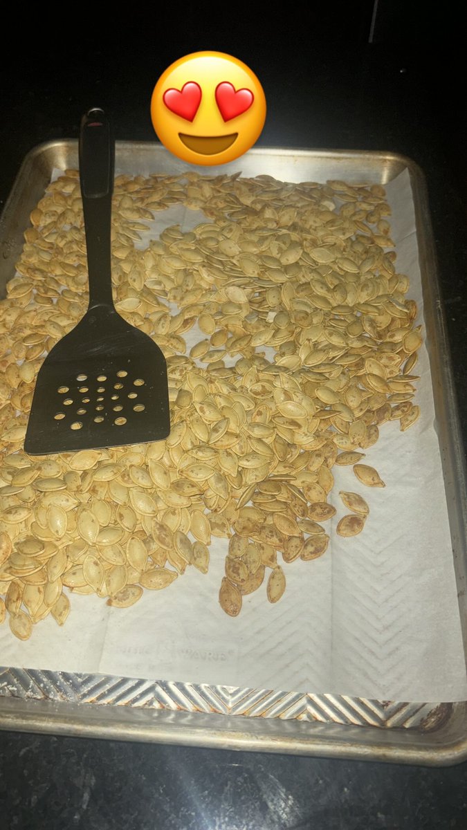 KiraIsKringe's tweet photo. happy halloween 🎃👻
i managed to break TWO flimsy ahh pumpkin carving tools while making this thing meanwhile my mom didn't break any while making her cat (HOW)
ft. delicious pumpkin seeds https://t.co/RTh3aFL6cG