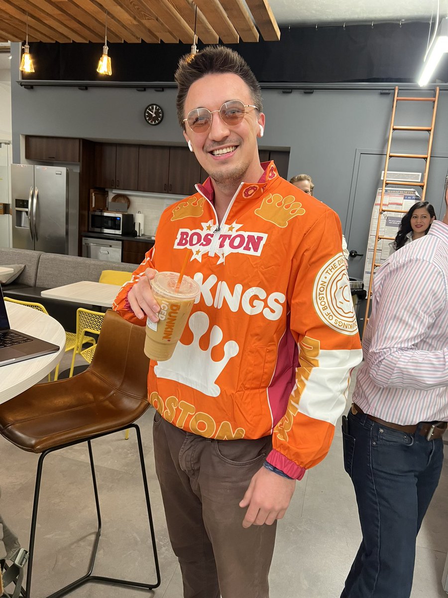 Our own Dunking in the office today. Doesn’t get more Boston than that. 

<a href="/wesleyabbey/">Wes 🧭</a> <a href="/hiwonderment/">Wonderment</a> <a href="/UnderscoreVC/">Underscore VC</a>