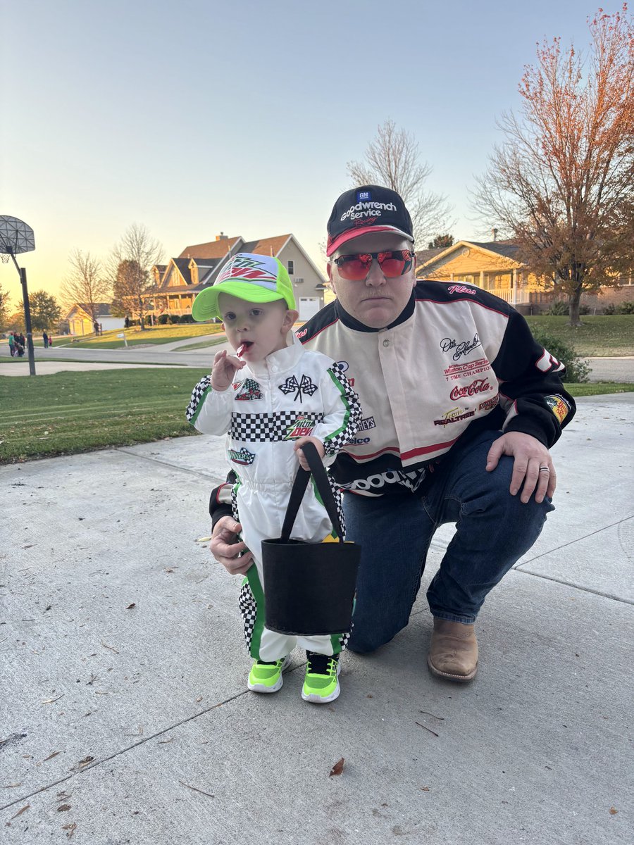 Qwacker1991's tweet photo. The Candy 500 was a success 🏁🚘🏎🏁 #NASCAR https://t.co/A8vymrZU8u