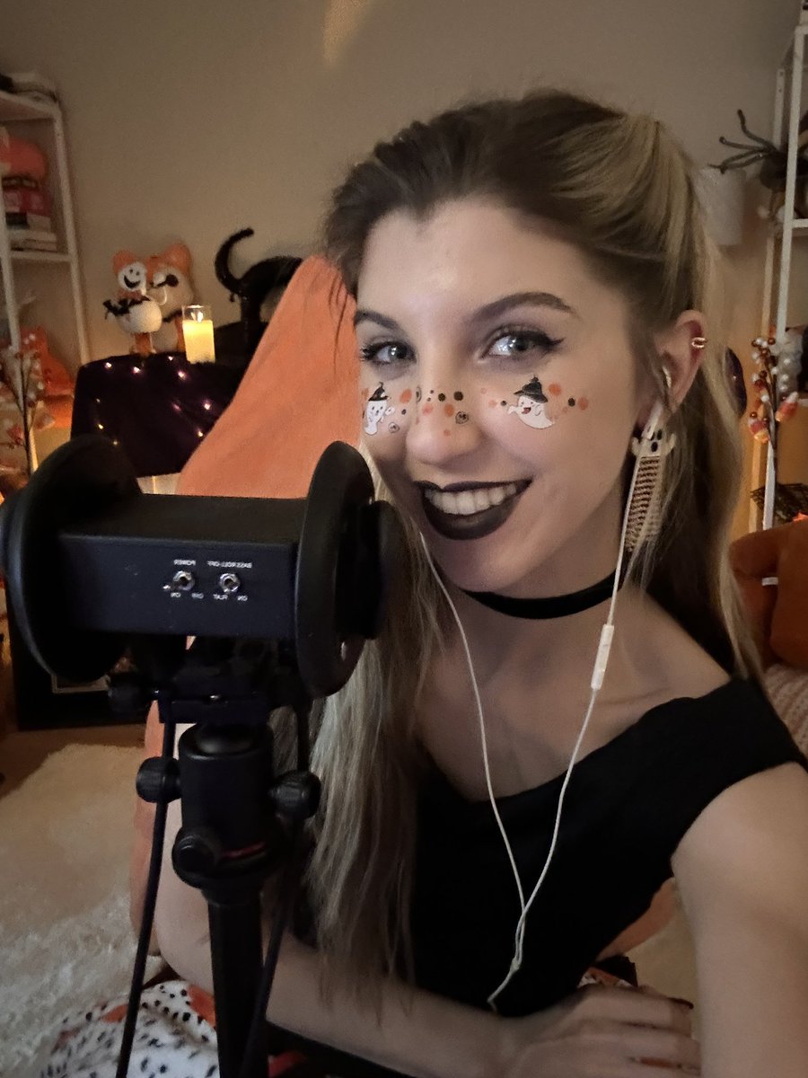 HAPPY HALLOWEEN! 3 hour stream 🖤🖤🖤 twitch.tv/frivvifox