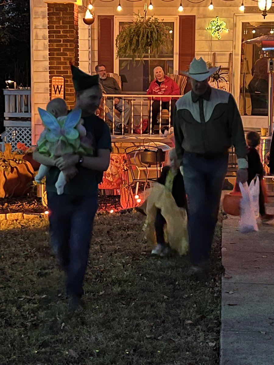 djdreier10's tweet photo. #HappyHalloween from the Eiberger’s! We hope each of you had a spooktacular time. This Tinker Bell sure did on her First Halloween! Trick-or-treating with her big cousins and seeing a best friend was worth every minute on this beautiful night. #FirstHalloween #Disney https://t.co/QipItZbzaR