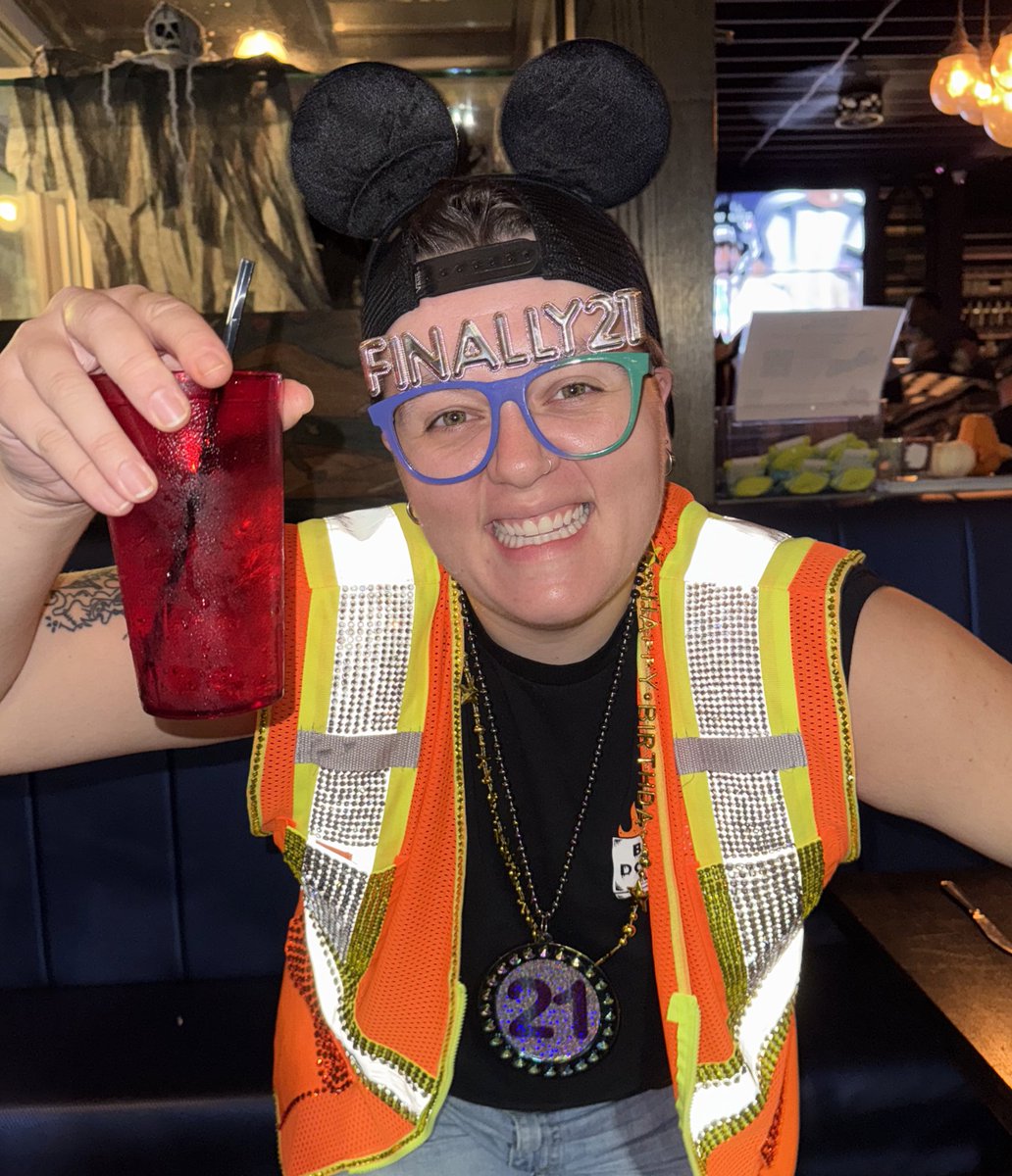 sav (they/them) tweet media