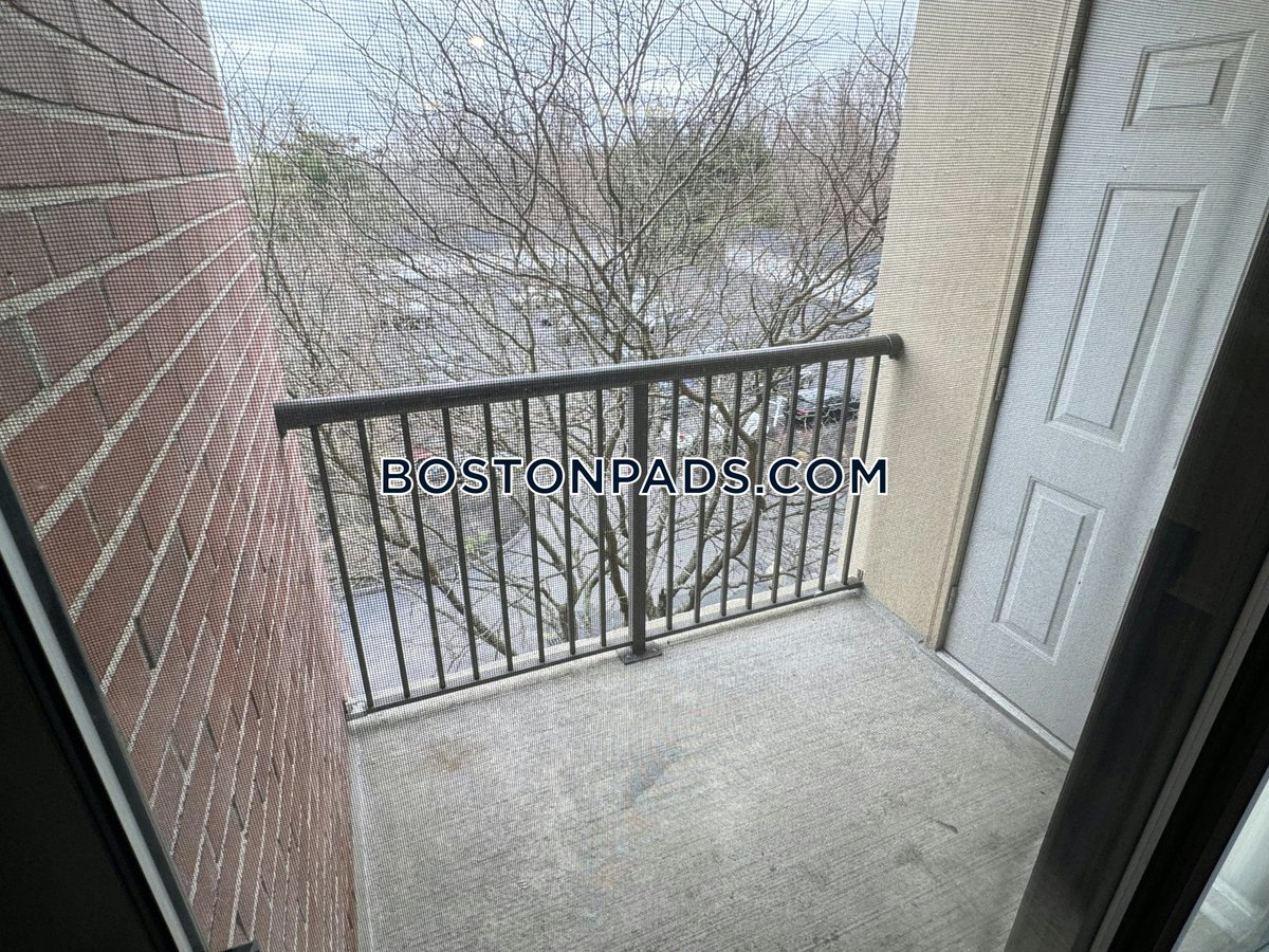 Quincy Luxury Building 1 Bed 1 Bath Quincy Center - $2,230: Luxury Building 1 bed 1 bath central air open floor plan includes parking many amenities including swimming pool, balcony, fitness center, on site maintenance dlvr.it/TFxVtC #quincyapartments #quincyrentals