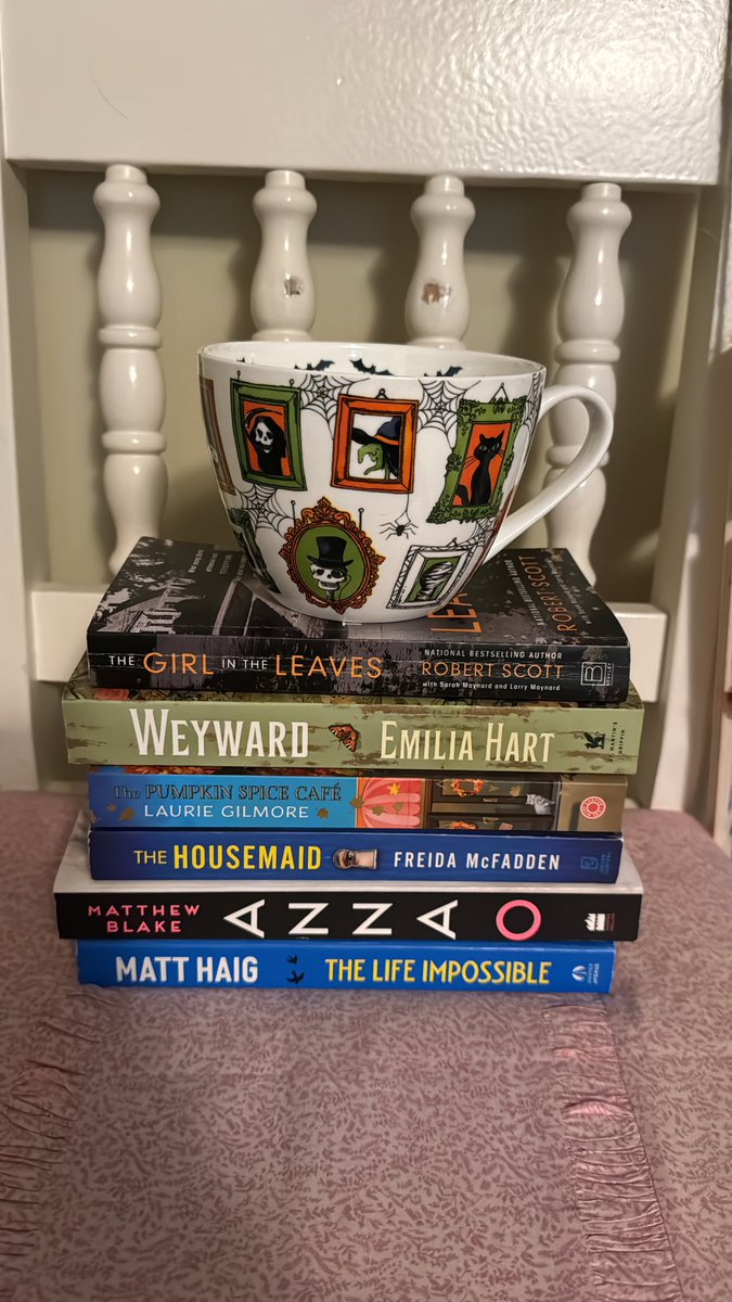 bookishlynancy's tweet photo. Well Halloween night is over and it’s time for my #OctoberWrapUp  
Really loved-Weyward  
Loved-The Life Impossible, Anna O, The Housemaid, and The Pumpkin Spice Cafe 
Liked-The Girl in the leaves ❤️📚❤️📖
 
October did really come and go too fast!  #GoodbyeOctober #Goodnight ✨ https://t.co/mC9O0pauBR