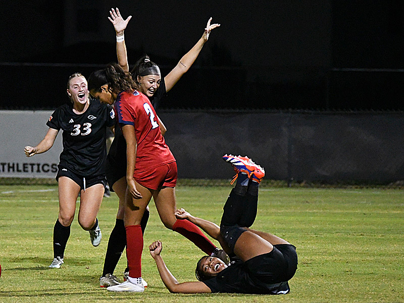 Sasjah Dade scored the winning goal in the 83rd minute in the UTSA women's soccer team's 2-1 victory over Florida Atlantic on Thursday night at the Park West Athletic Center. #AmericanWay #AmericanWSOC <a href="/UTSAWSOC/">UTSA Soccer</a> <a href="/UTSAAthletics/">UTSA Athletics</a> @utsa