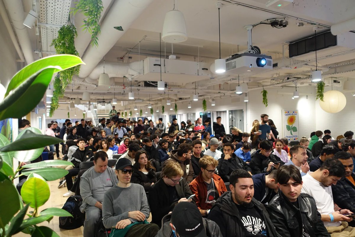 flock_io's tweet photo. Wildly impressed by the talent, and energy at last week's #EncodeLondon hackathon! It was inspiring to meet brilliant minds bringing fresh ideas with passion.
Huge thanks to @encodeclub for organizing and gathering this amazing group of builders! 💙 https://t.co/Oi1vKsZHOp