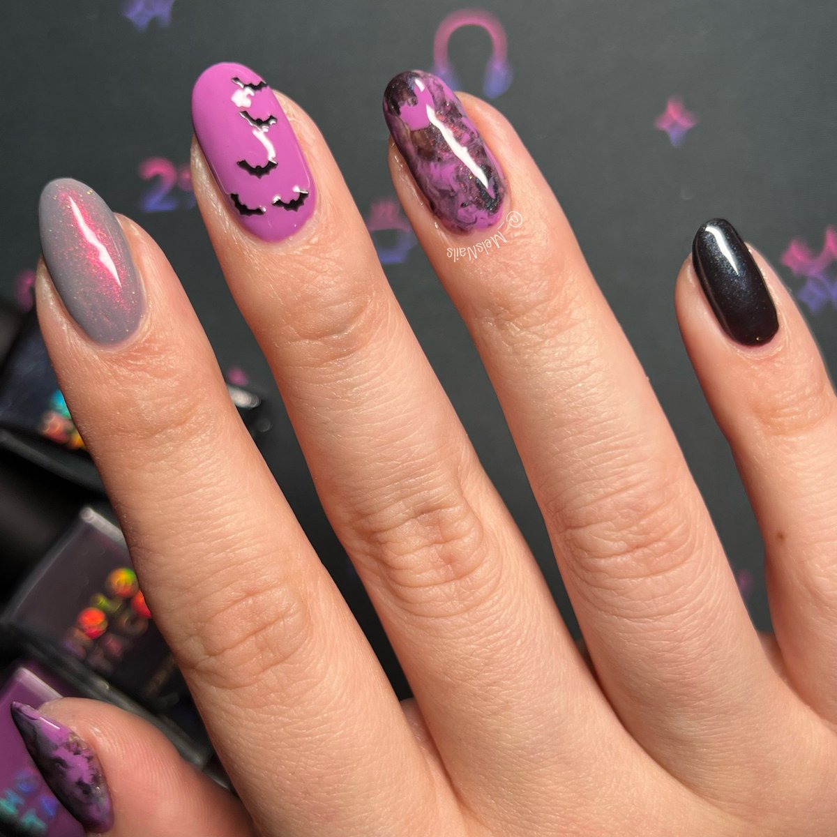 Safiya x Holo Taco stamper marbling! 💅🏻  <a href="/nailogical/">Cristine with no ‘H’ 💿</a> <a href="/holotaco/">Holo Taco 💿🌮</a> #SpiritFingers #BatBitch  #FeelingFiendish #HoloTaco #melsnails #PaintWithSimply #NailArt